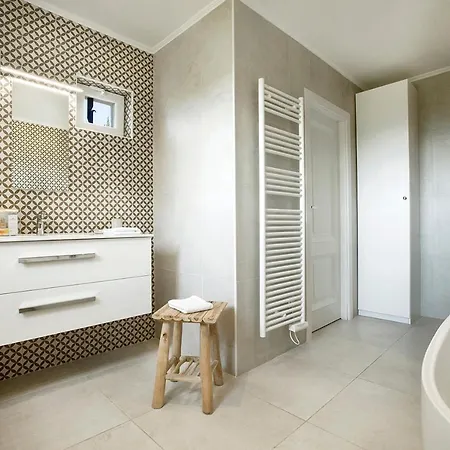 Prestigious Sea View *