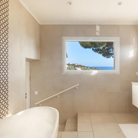 Prestigious Sea View Villa *
